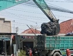 Cegah Luapan Musim Hujan, Sedimentasi Kali Layang di Purwoharjo Mulai Dibersihkan