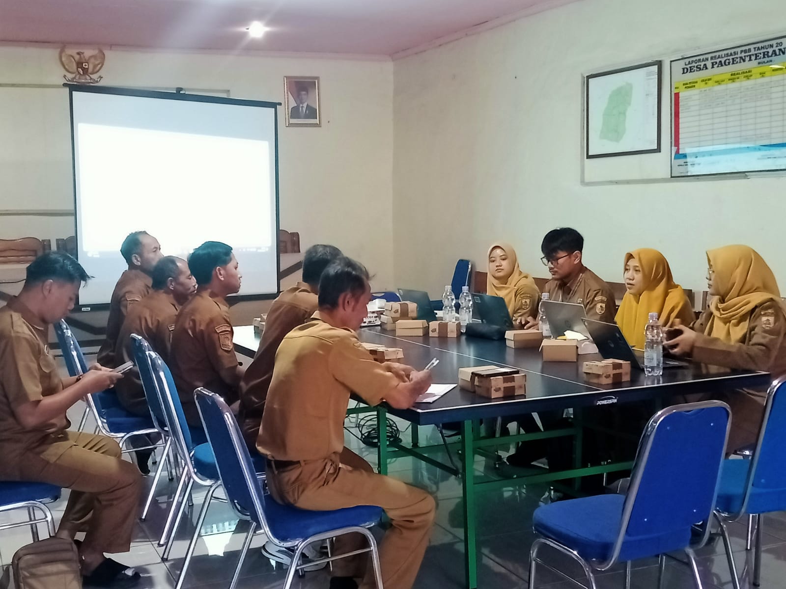 Pastikan Tata Kelola Transparan, Camat Pulosari Kawal Langsung AMJ Desa Nyalembeng