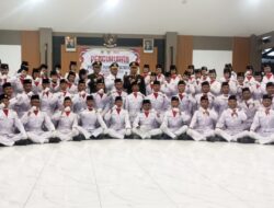 Haru Suasana Pengukuhan Paskibra Petarukan: Dari Derap Langkah Tegap hingga Bersimpuh Memohon Doa Ibu-Bapak